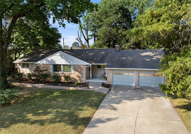 Photo 4 of Single family home for sale at 4211 Robertson Blvd, Muskogee, OK 74401 | MLS# 2632672 | Listing updated on 2026-09-29