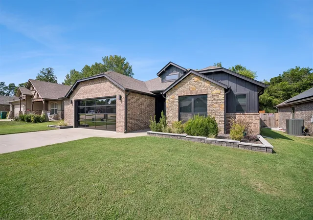 Photo 1 of Single family home for sale at 5330 Skylane Dr, Sand Springs, OK 74063 | MLS# 2632547 | Listing updated on 2026-09-03