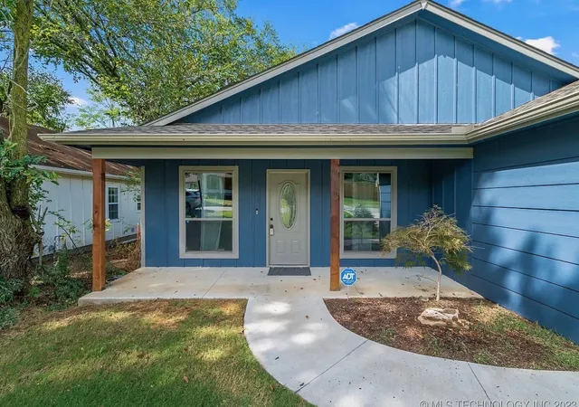 Photo 2 of Single family home for sale at 810 S Hickory St, Bristow, OK 74010 | MLS# 2632689 | Listing updated on 2026-09-14