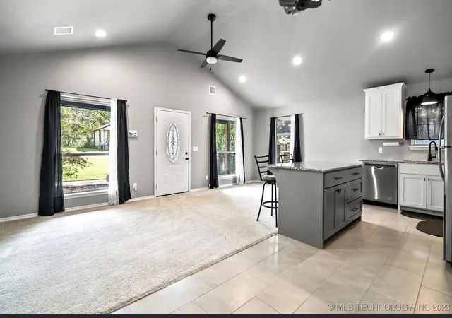 Photo 4 of Single family home for sale at 810 S Hickory St, Bristow, OK 74010 | MLS# 2632689 | Listing updated on 2026-09-14