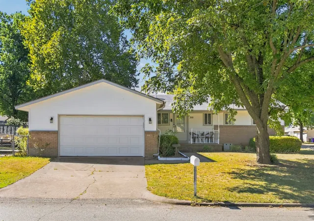 Photo 2 of Sale Pending at 309 W Vandalia St, Broken Arrow, OK 74012 | MLS# 2632487 | Listing updated on 2026-10-07