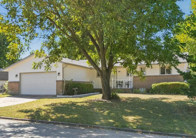 Photo 3 of Sale Pending at 309 W Vandalia St, Broken Arrow, OK 74012 | MLS# 2632487 | Listing updated on 2026-10-07