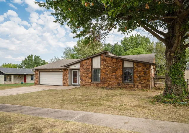 Photo 1 of Single family home for sale at 1100 W Knoxville St, Broken Arrow, OK 74012 | MLS# 2632690 | Listing updated on 2026-09-04