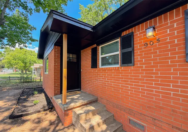 Photo 3 of Single family home for sale at 905 Lamer Ave, Tahlequah, OK 74464 | MLS# 2632548 | Listing updated on 2026-09-09