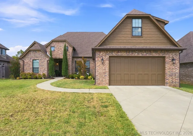 Photo 1 of Single family home for sale at 17 E 32nd Street, Sand Springs, OK 74063 | MLS# 2632638 | Listing updated on 2026-10-05
