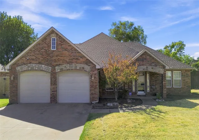 Photo 1 of Sale Pending at 9918 N 118th East Ave, Owasso, OK 74055 | MLS# 2632673 | Listing updated on 2026-09-14