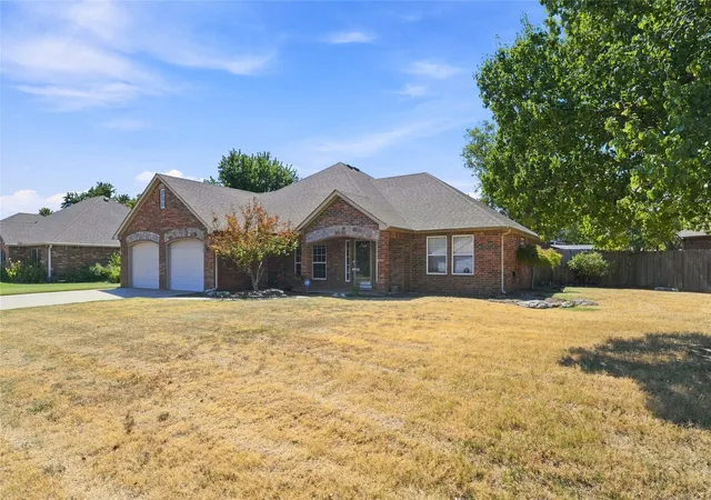 Photo 3 of Sale Pending at 9918 N 118th East Ave, Owasso, OK 74055 | MLS# 2632673 | Listing updated on 2026-09-14