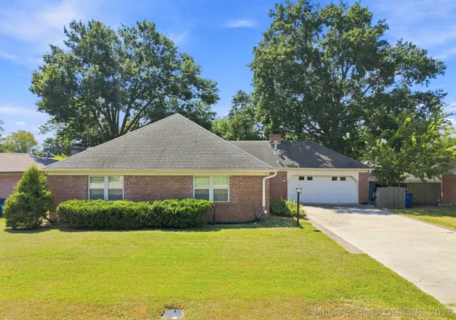 Photo 3 of Single family home for sale at 5710 E 44th Street, Tulsa, OK 74135 | MLS# 2632482 | Listing updated on 2026-09-08