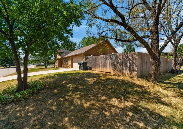 Photo 4 of Single family home for sale at 1631 Valley Pkwy, Claremore, OK 74017 | MLS# 2632709 | Listing updated on 2026-09-10