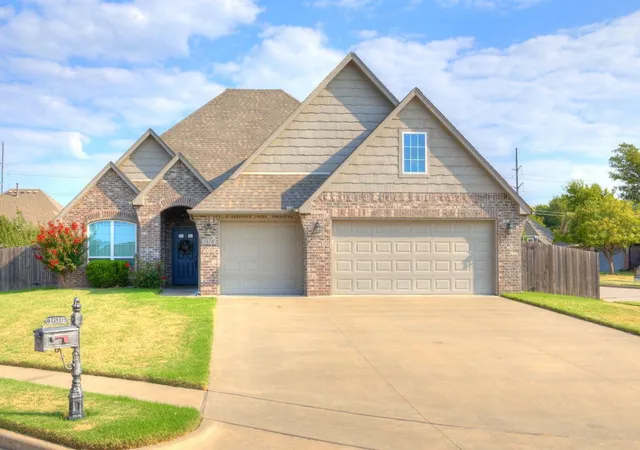 Photo 1 of Sale Pending at 1610 E Roanoke Ct, Broken Arrow, OK 74011 | MLS# 2632733 | Listing updated on 2026-10-05
