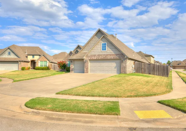 Photo 3 of Sale Pending at 1610 E Roanoke Ct, Broken Arrow, OK 74011 | MLS# 2632733 | Listing updated on 2026-10-05