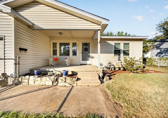 Photo 3 of Sale Pending at 9517 E Newton Pl, Tulsa, OK 74115 | MLS# 2632735 | Listing updated on 2026-09-04