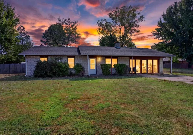 Photo 1 of Single family home for sale at 162 Sunset St, Wilburton, OK 74578 | MLS# 2632748 | Listing updated on 2026-09-04