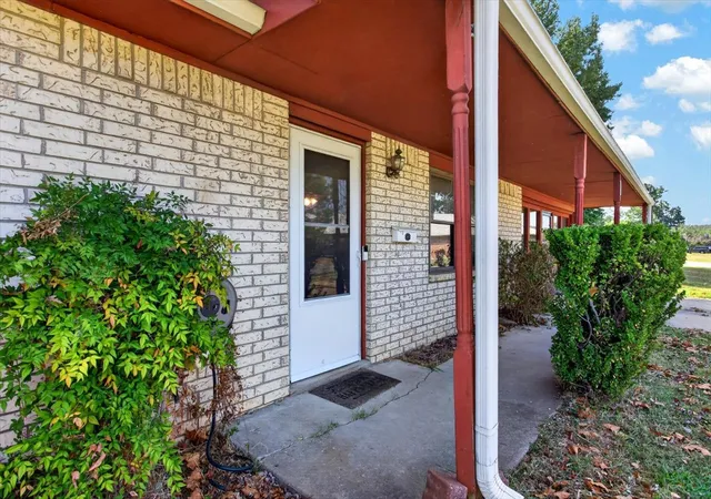 Photo 3 of Single family home for sale at 162 Sunset St, Wilburton, OK 74578 | MLS# 2632748 | Listing updated on 2026-09-04