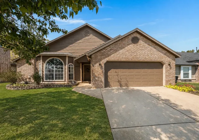 Photo 1 of Sale Pending at 3304 N 4th Street, Broken Arrow, OK 74012 | MLS# 2632691 | Listing updated on 2026-10-02