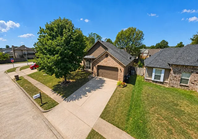 Photo 3 of Sale Pending at 3304 N 4th Street, Broken Arrow, OK 74012 | MLS# 2632691 | Listing updated on 2026-10-02