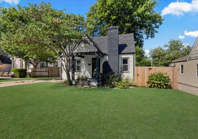 Photo 1 of Single family home for sale at 1320 S New Hvn Ave, Tulsa, OK 74112 | MLS# 2632284 | Listing updated on 2026-09-04