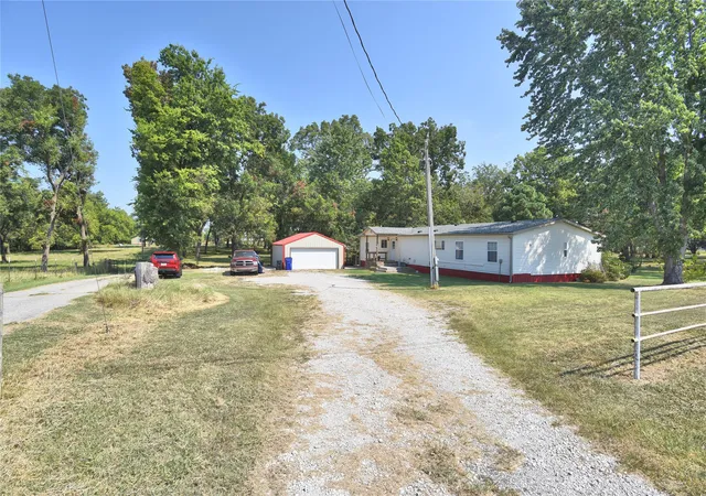 Photo 3 of Manufactured home for sale at 41343 State Hwy 51, Coweta, OK 74429 | MLS# 2632754 | Listing updated on 2026-09-04