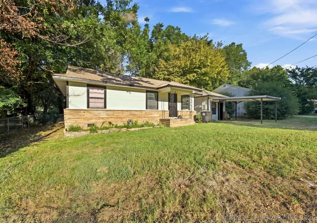 Photo 3 of Single family home for sale at 426 S Fairland Ave, Coweta, OK 74429 | MLS# 2632759 | Listing updated on 2026-09-06