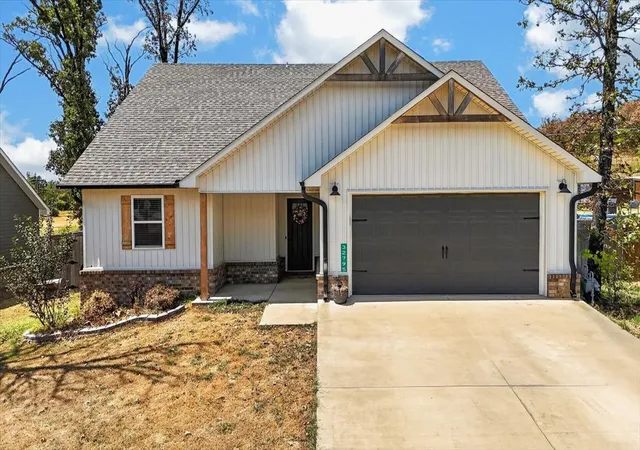 Photo 3 of Sale Pending at 32795 Webb Ln, Poteau, OK 74953 | MLS# 2632771 | Listing updated on 2026-09-16