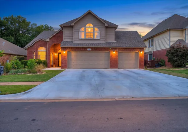 Photo 2 of Single family home for sale at 3304 W Elgin St, Broken Arrow, OK 74012 | MLS# 2632766 | Listing updated on 2026-10-04