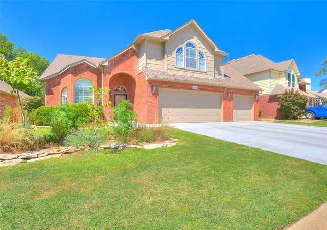 Photo 3 of Single family home for sale at 3304 W Elgin St, Broken Arrow, OK 74012 | MLS# 2632766 | Listing updated on 2026-10-04