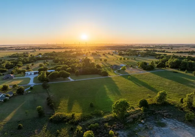Photo 3 of Sale Pending at 5 W County Rd, Tuttle, OK 73089 | MLS# 2632781 | Listing updated on 2026-09-04