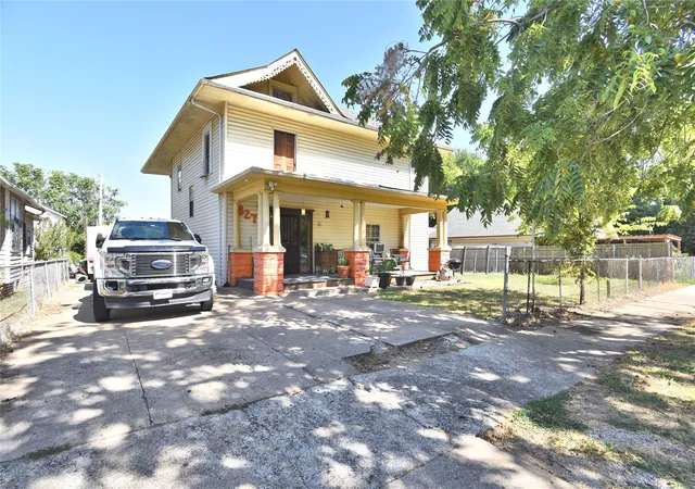 Single family home for sale at 827 N Norfolk Ave, Tulsa, OK 74106 | MLS# 2632340