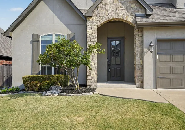 Photo 2 of Sale Pending at 5831 E 145th Place S, Bixby, OK 74008 | MLS# 2632779 | Listing updated on 2026-09-13