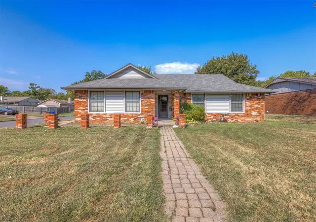 Photo 1 of Sale Pending at 4020 S Birch Pl, Broken Arrow, OK 74011 | MLS# 2632653 | Listing updated on 2026-09-08