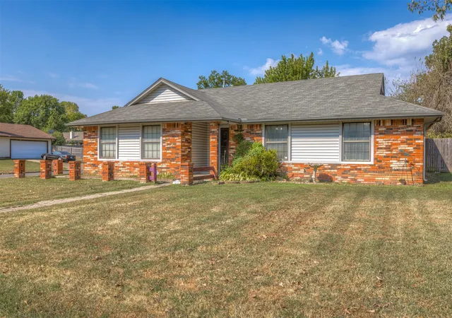 Photo 2 of Sale Pending at 4020 S Birch Pl, Broken Arrow, OK 74011 | MLS# 2632653 | Listing updated on 2026-09-08