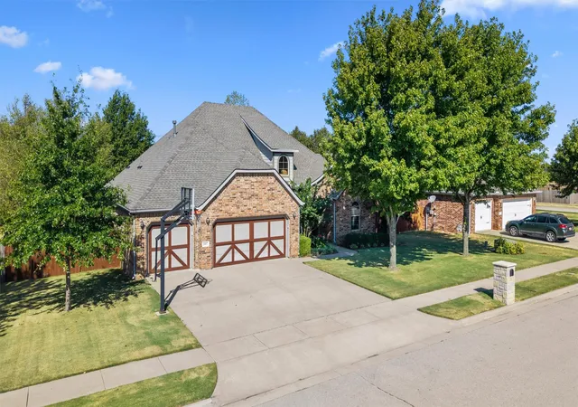 Photo 2 of Single family home for sale at 2607 Churchill, Bartlesville, OK 74006 | MLS# 2632682 | Listing updated on 2026-09-14