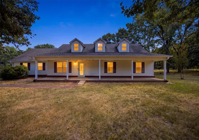 Photo 1 of Single family home for sale at 800 Linn, Hartshorne, OK 74547 | MLS# 2632843 | Listing updated on 2026-09-08