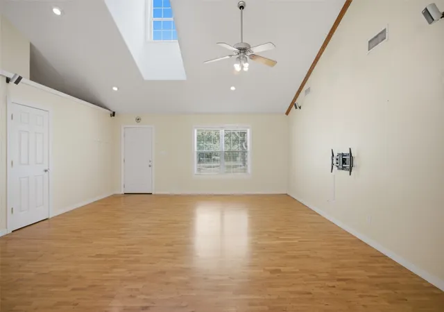 Photo 3 of Single family home for sale at 800 Linn, Hartshorne, OK 74547 | MLS# 2632843 | Listing updated on 2026-09-08