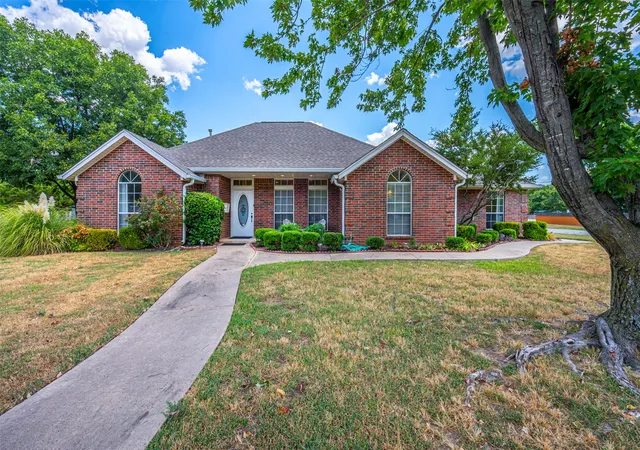 Photo 1 of Single family home for sale at 210 South 8th, Davis, OK 73030 | MLS# 2632447 | Listing updated on 2026-10-02