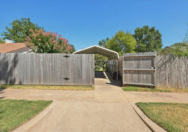 Photo 3 of Sale Pending at 1117 W Vicksburg Pl, Broken Arrow, OK 74011 | MLS# 2632786 | Listing updated on 2026-09-05