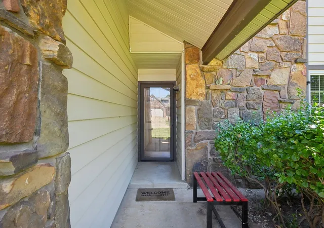 Photo 3 of Sale Pending at 1117 W Vicksburg Pl, Broken Arrow, OK 74011 | MLS# 2632786 | Listing updated on 2026-09-05