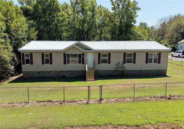 Photo 3 of Manufactured home for sale at 2131 Maryland Ave, Muskogee, OK 74401 | MLS# 2632835 | Listing updated on 2026-09-04