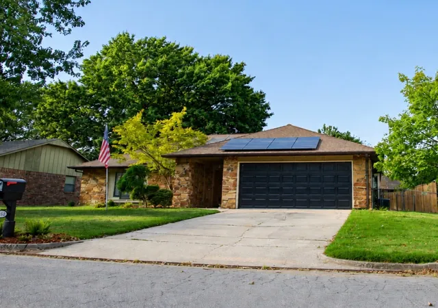 Photo 1 of Single family home for sale at 2532 W Broadway St, Broken Arrow, OK 74012 | MLS# 2632862 | Listing updated on 2026-09-04