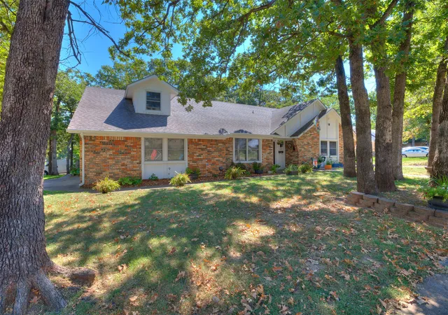Photo 2 of Single family home for sale at 326 Spruce Ct, Sand Springs, OK 74063 | MLS# 2632863 | Listing updated on 2026-09-28
