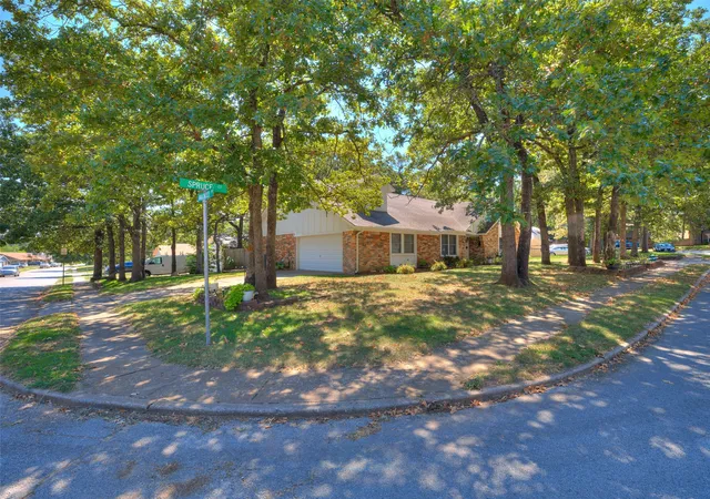 Photo 3 of Single family home for sale at 326 Spruce Ct, Sand Springs, OK 74063 | MLS# 2632863 | Listing updated on 2026-09-28