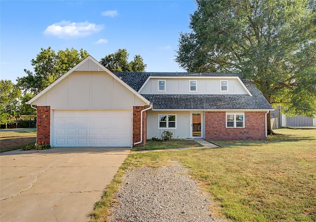 Photo 1 of Sale Pending at 24124 E Sisemore St, Broken Arrow, OK 74014 | MLS# 2632866 | Listing updated on 2026-10-01