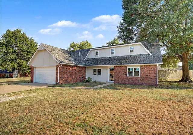 Photo 2 of Sale Pending at 24124 E Sisemore St, Broken Arrow, OK 74014 | MLS# 2632866 | Listing updated on 2026-10-01