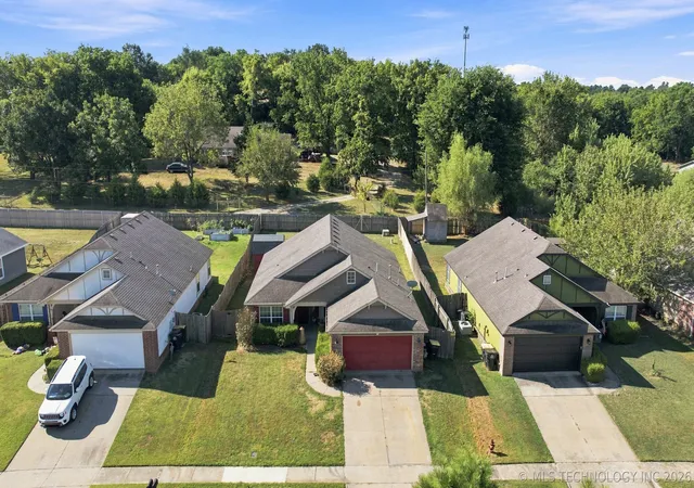 Photo 3 of Single family home for sale at 27172 E 123rd Place S, Coweta, OK 74429 | MLS# 2632013 | Listing updated on 2026-09-05