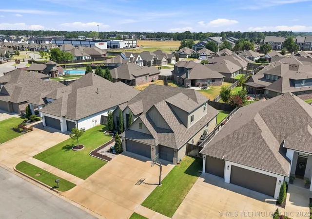 Photo 3 of Single family home for sale at 12647 S 73rd Place E, Bixby, OK 74008 | MLS# 2632879 | Listing updated on 2026-10-05