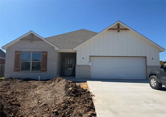 Single family home for sale at 4230 Village Park Dr, Skiatook, OK 74070 | MLS# 2632878