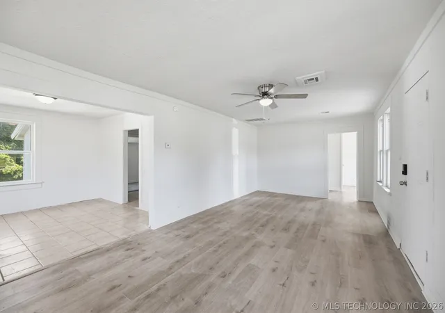 Photo 3 of Single family home for sale at 329 W Oak St, Coweta, OK 74429 | MLS# 2632387 | Listing updated on 2026-09-05
