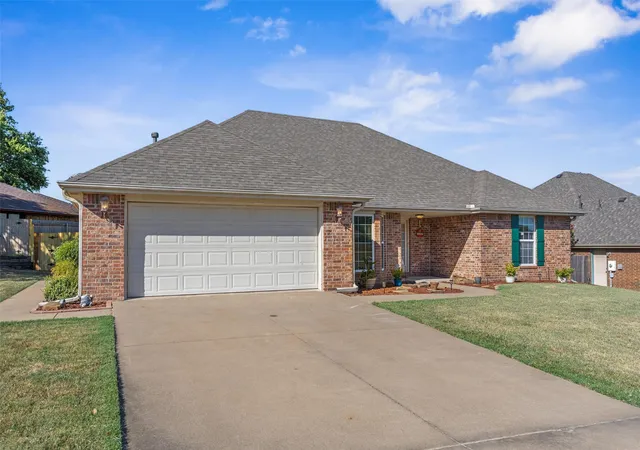 Photo 2 of Single family home for sale at 5633 Parkhill Ct, Bartlesville, OK 74006 | MLS# 2632782 | Listing updated on 2026-09-14