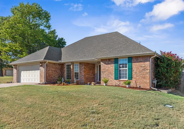 Photo 2 of Single family home for sale at 5633 Parkhill Ct, Bartlesville, OK 74006 | MLS# 2632782 | Listing updated on 2026-09-14
