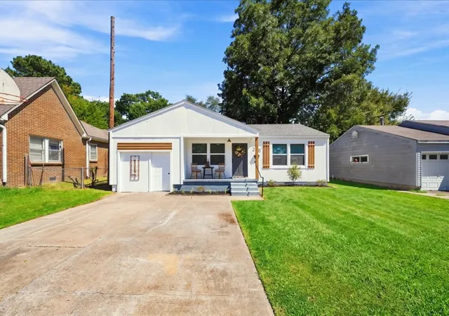 Photo 3 of Single family home for sale at 218 N 34th Street, Muskogee, OK 74401 | MLS# 2632273 | Listing updated on 2026-09-12